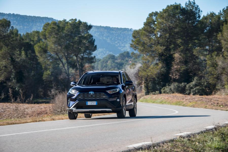  Toyota RAV4 Hybrid 2019 года  (WW) (фото 5 из 26)